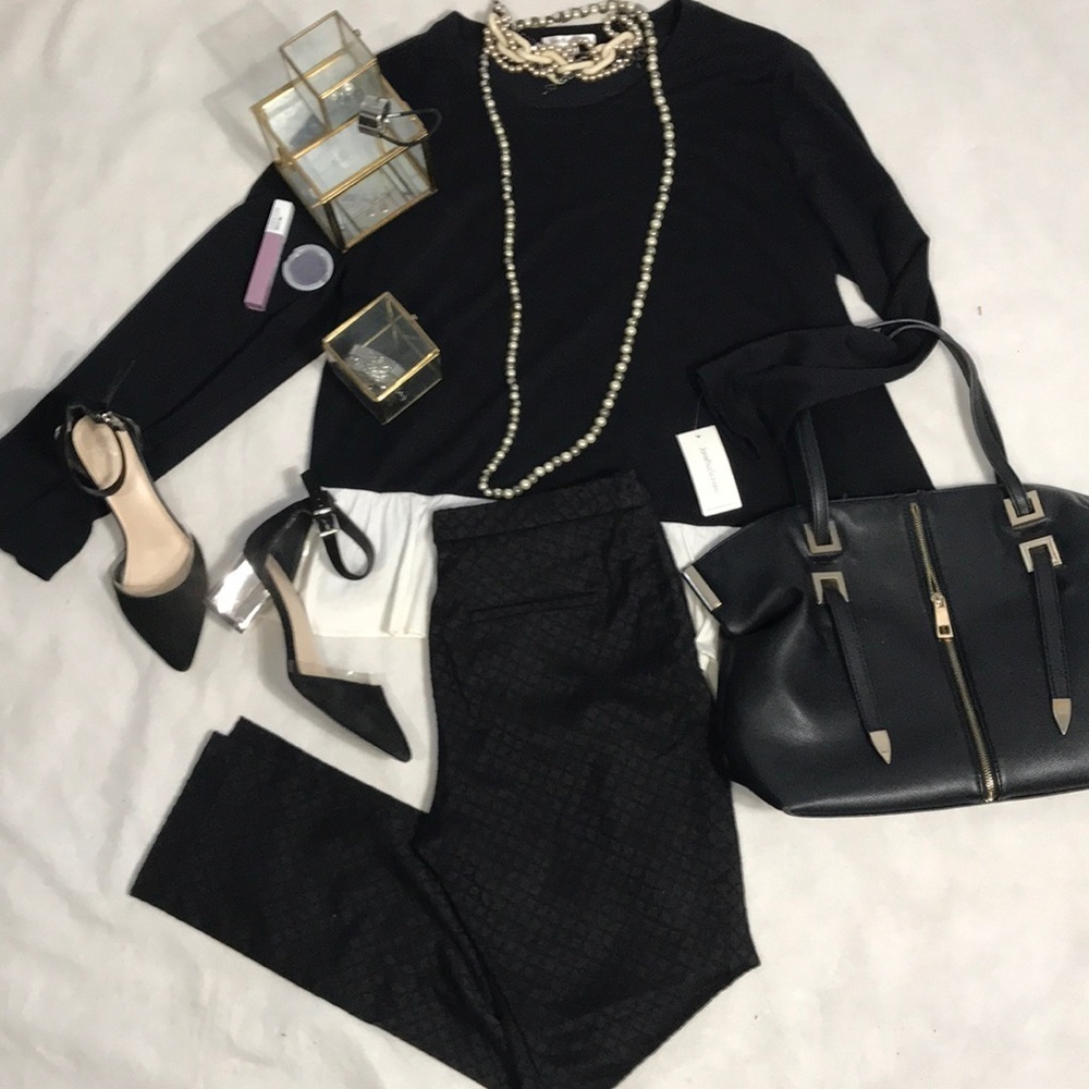 Oversized blk ”JohnPaulRichard” crewneck w ruffle